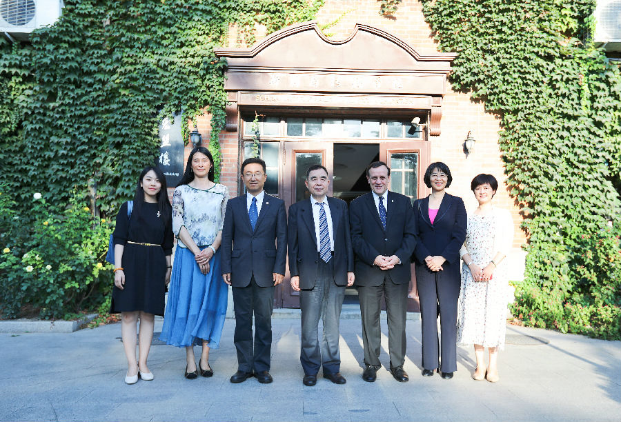 合影.jpg
